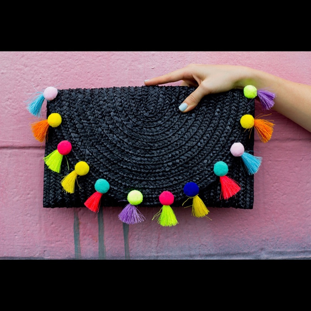 Straw Pom Pom clutch